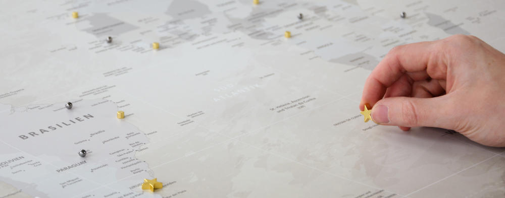 magnetische Weltkarte-Pinnwand mit Neodym Magneten zum Markieren deiner Reisen